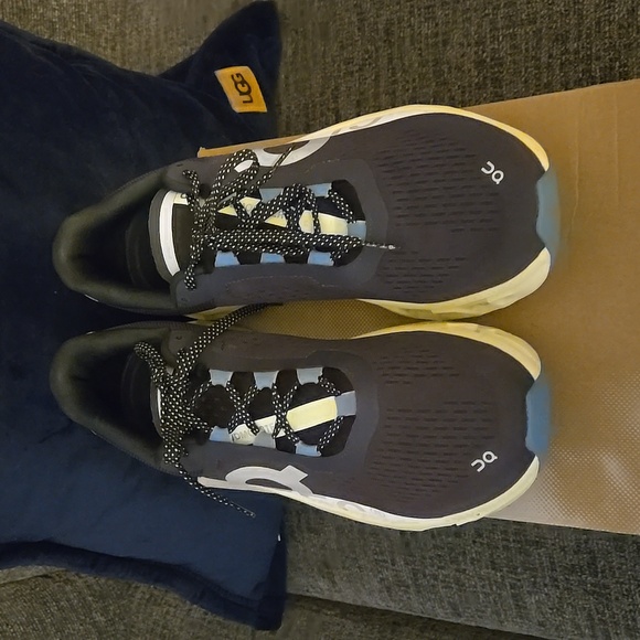 CLOUD SHOES - Picture 3 of 7